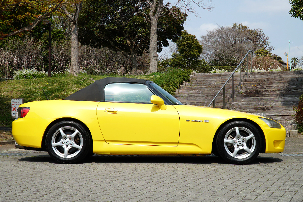 S00 Yellow Sports Car Open Car Specialized For Rental Cars Omoshiro Rent A Car