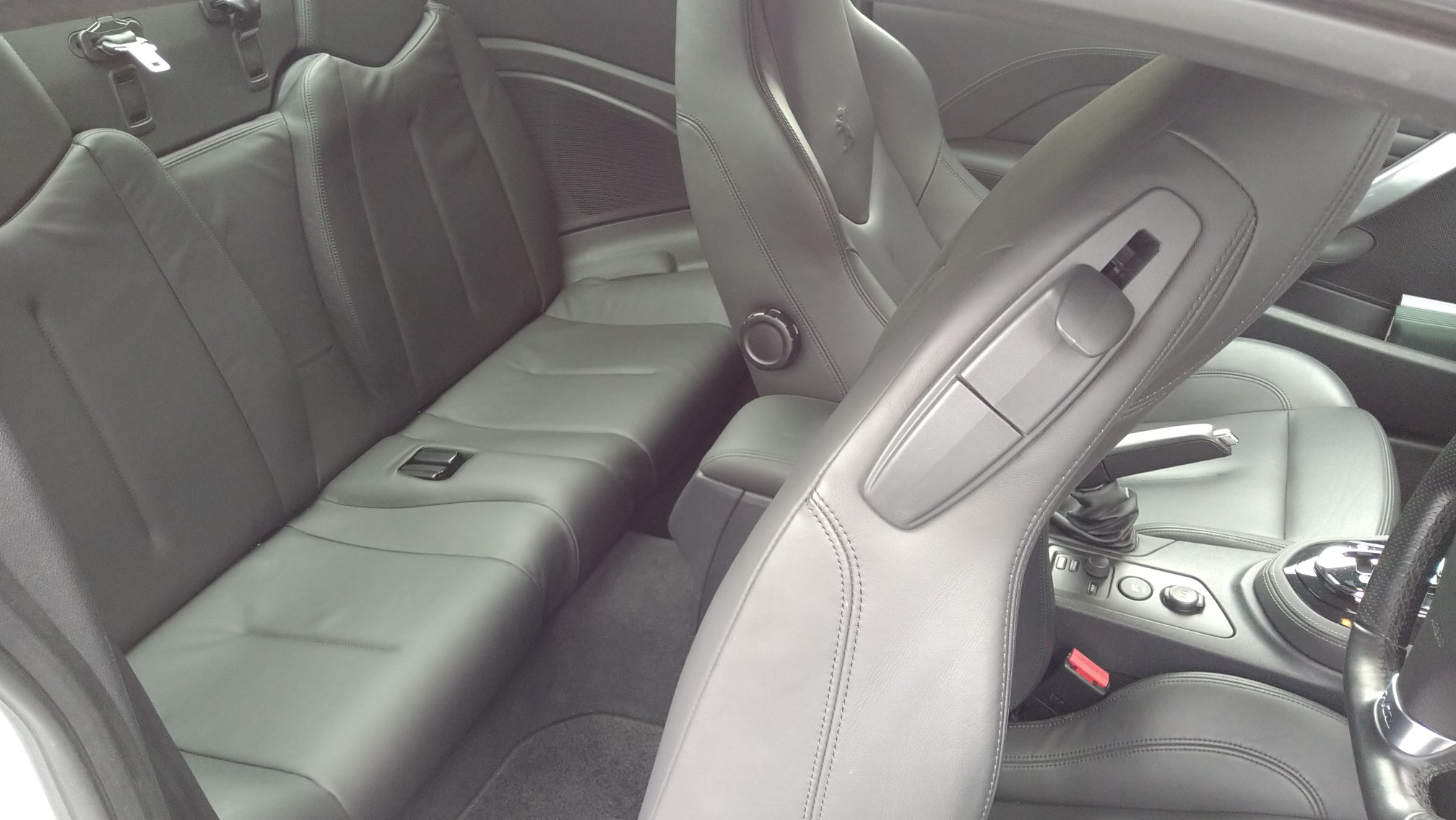プジョー Rcz レンタカーならスポーツカーオープンカー専門 おもしろレンタカー